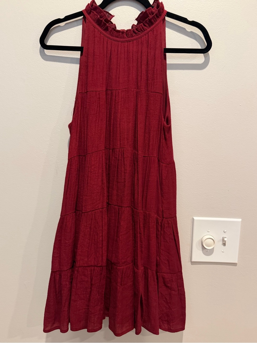 entro Sleeveless Tiered Mini Dress in Burgundy